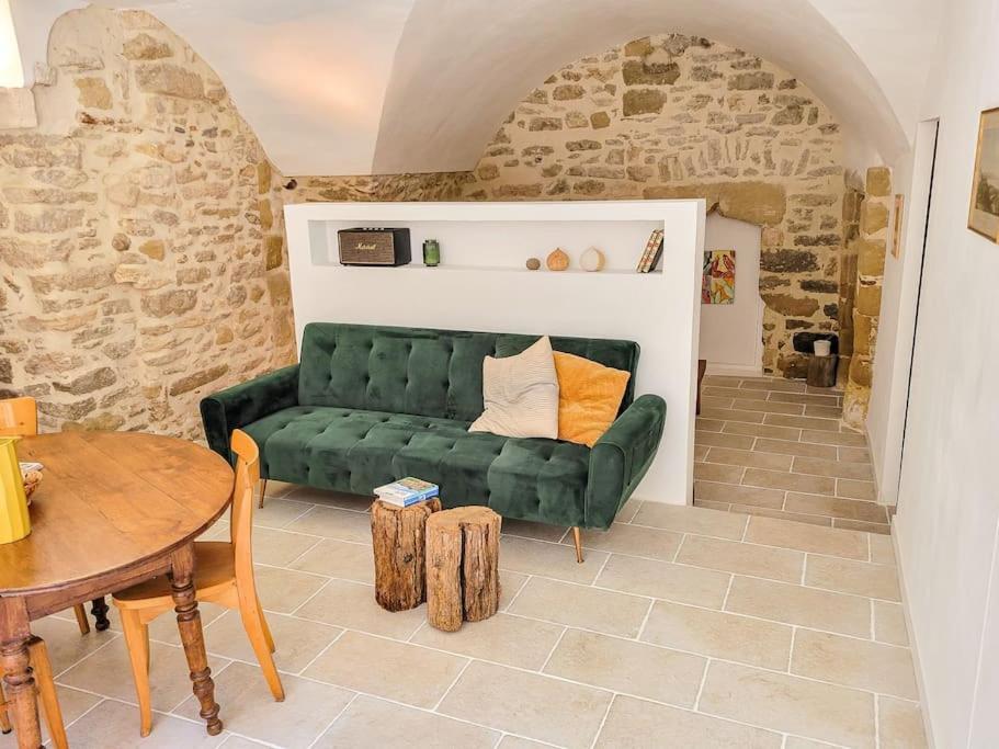 Studio Spacieux De Caractere Montaren-et-Saint-Médiers Esterno foto