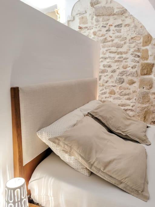 Studio Spacieux De Caractere Montaren-et-Saint-Médiers Esterno foto